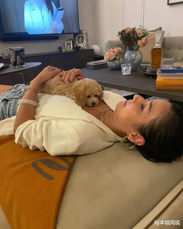 汤镇业|汤镇业前妻晒豪宅！年过五旬仍优雅，曝汤镇业三头养家每年500万