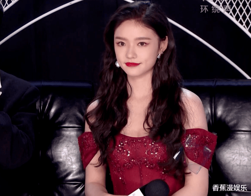 眼影 26位女星跨年争艳大戏:杨幂穿貂,杨紫撩开刘海,一个比一个有招