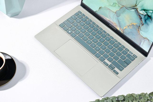 双12最值得入手的轻薄本来了？12代酷睿i7+高刷OLED屏，仅6099元