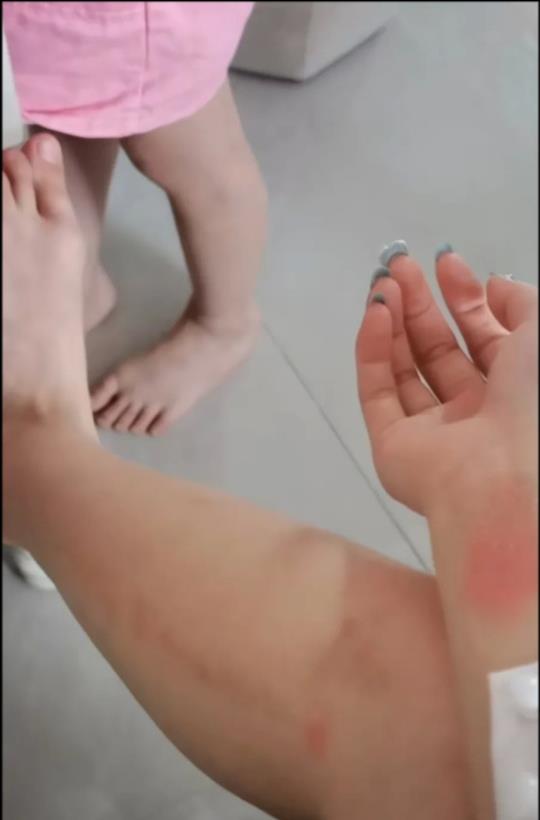 博物馆|许敏悠闲的听戏，同潘律逛博物馆，悦悦对小姨搞怪，北海舅妈反击