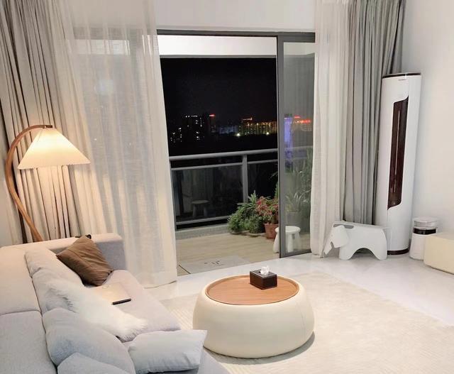 坚持极简主义的90后夫妇,把家装修得一尘不染,让人超羡慕