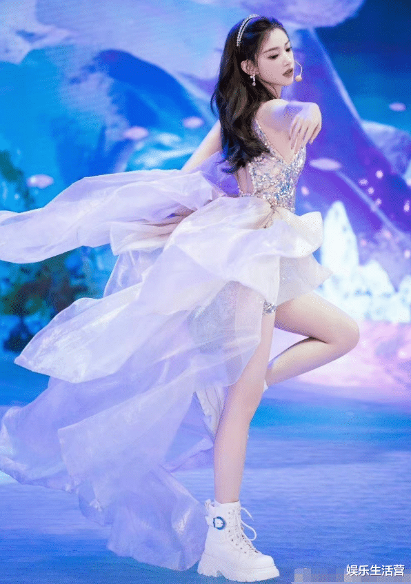 假唱|跨晚成假唱现场:鞠婧祎、程潇、杨紫口型对不上,还被夸人美声甜