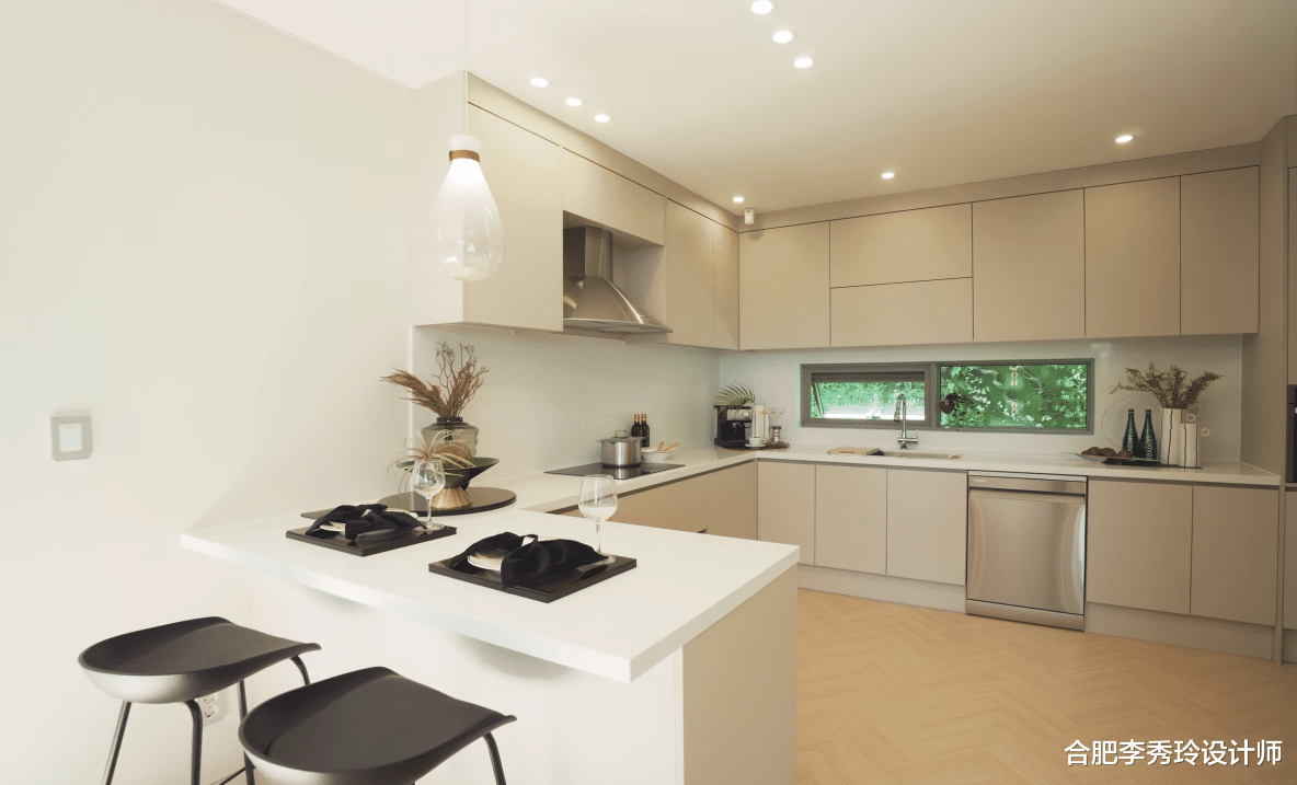 韩国的别墅装修，200㎡外看现代大气，内部“简装”还没庭院费钱