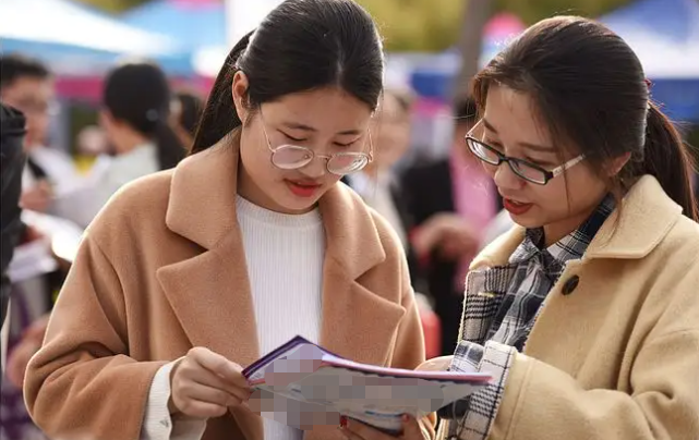 中国邮政|2022中国邮政公开春招，年薪20万左右，4类毕业生更容易被录取