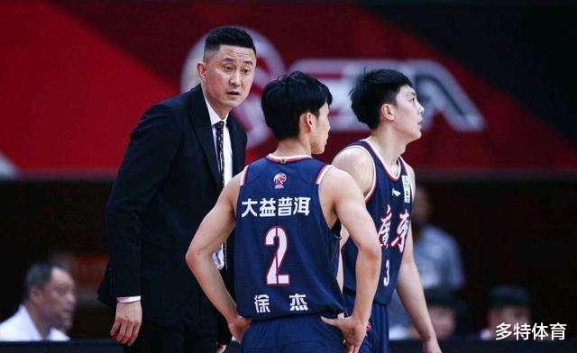 广东男篮|CCTV5直播！粤疆二番战宏远恐遭双杀，二飞报销19岁小将临危受命