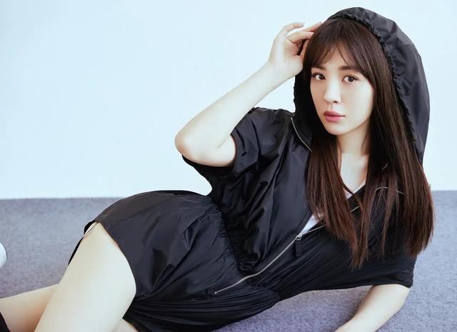 王晓晨|王晓晨,春天里的一朵小红花