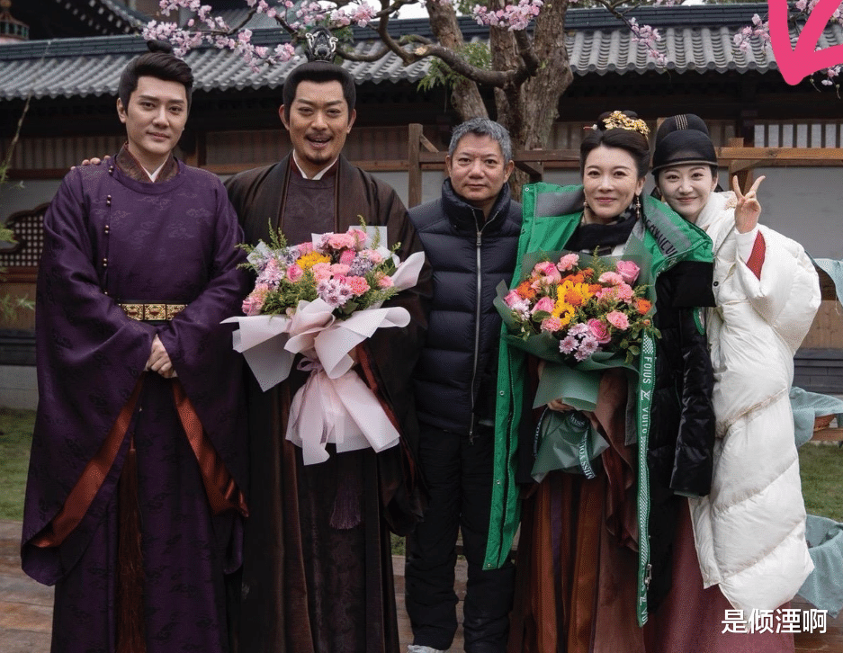 杀青|景甜《灼灼风流》杀青路透!粉衣明媚很少女,冯绍峰状态也不错!