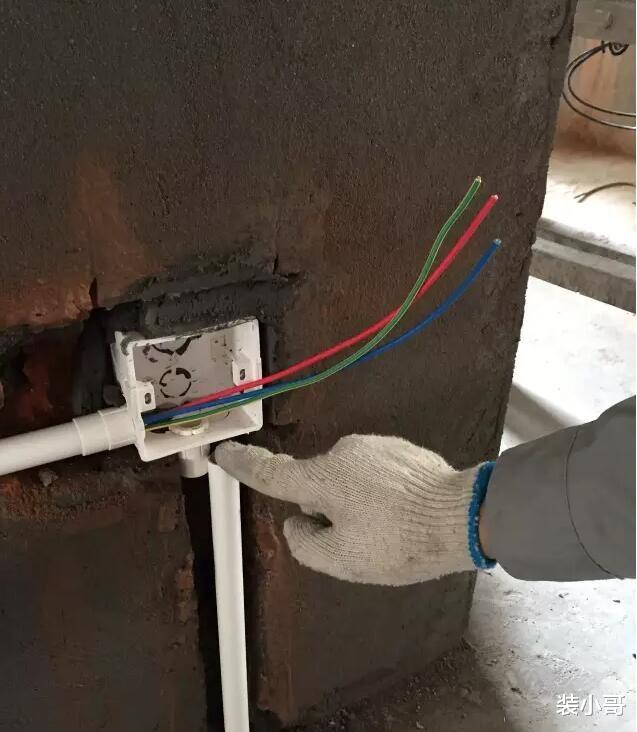 新房电线刚接好,通电就出现了火花!老电工一下就看出了问题所在