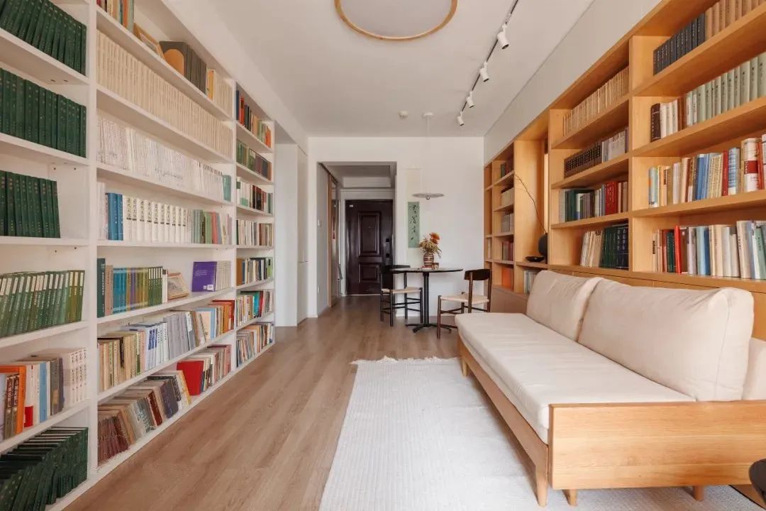 65㎡温馨明亮书香之家,仿若一家私人图书馆,足不出户沉浸式阅