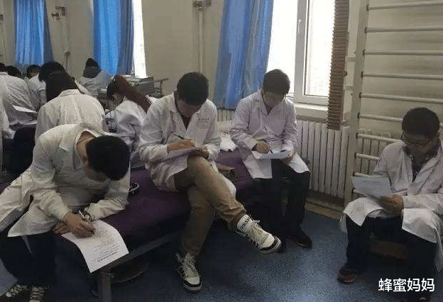 天秤座|学医必须博士毕业?辅导员:这3个专业除外,本科毕业就很好就业