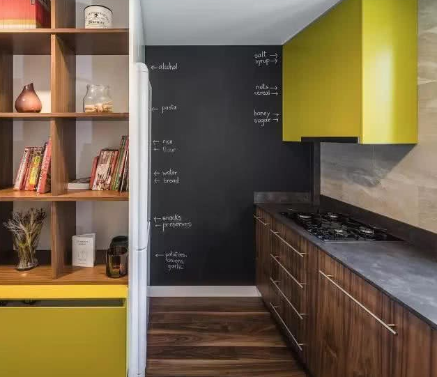 她家不吊顶，全屋刷白墙，可一进门就把我迷住，实在太漂亮，晒晒