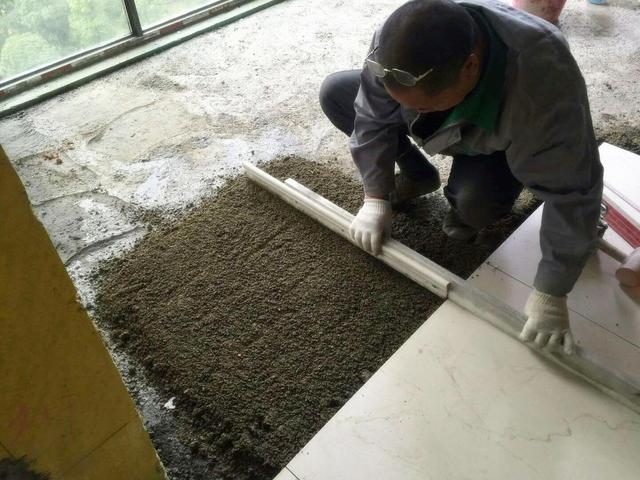 瓷砖胶和瓷砖背胶有什么区别?虽然只差一个字,却完全是两种东西