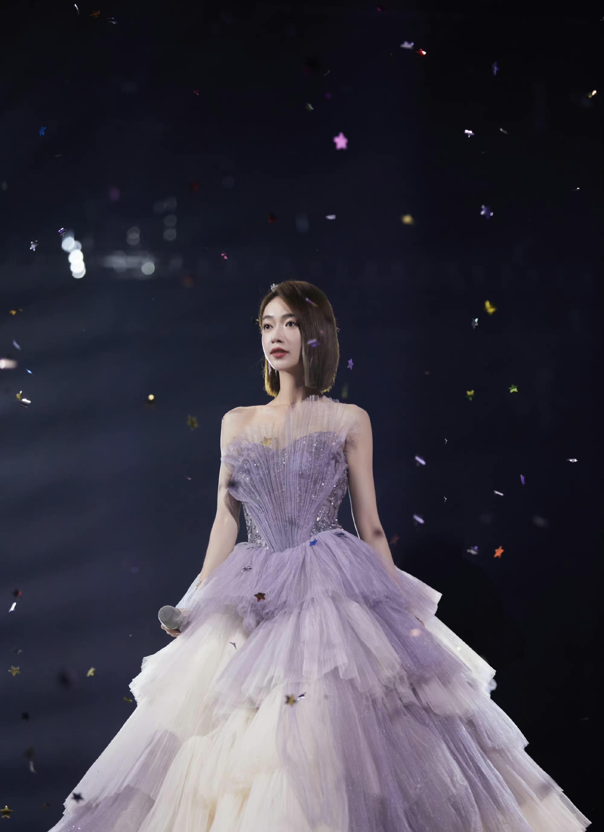 姐姐|乘风破浪成团夜，造型师审美上线，除了芭比粉其他造型原地封神