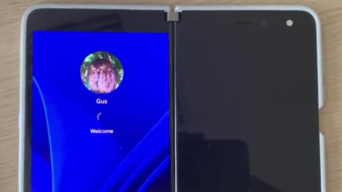 Windows|微软Surface Duo成功刷入Win11，目前已点亮一半屏幕