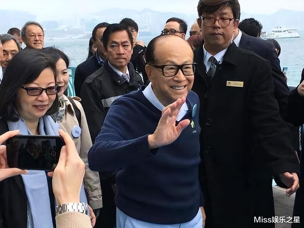 李嘉诚|李嘉诚身体堪忧,吃156万一颗的天价药,如今94岁高龄走路成问题