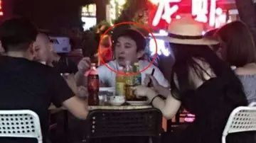 王思聪|王思聪当年被打,头上缝了6针,险些丧命,打他的那人如今怎样了