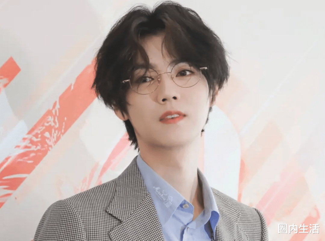 鹿晗|鹿晗关晓彤最新进展？后者已经32个月未进组，毫无事业心！