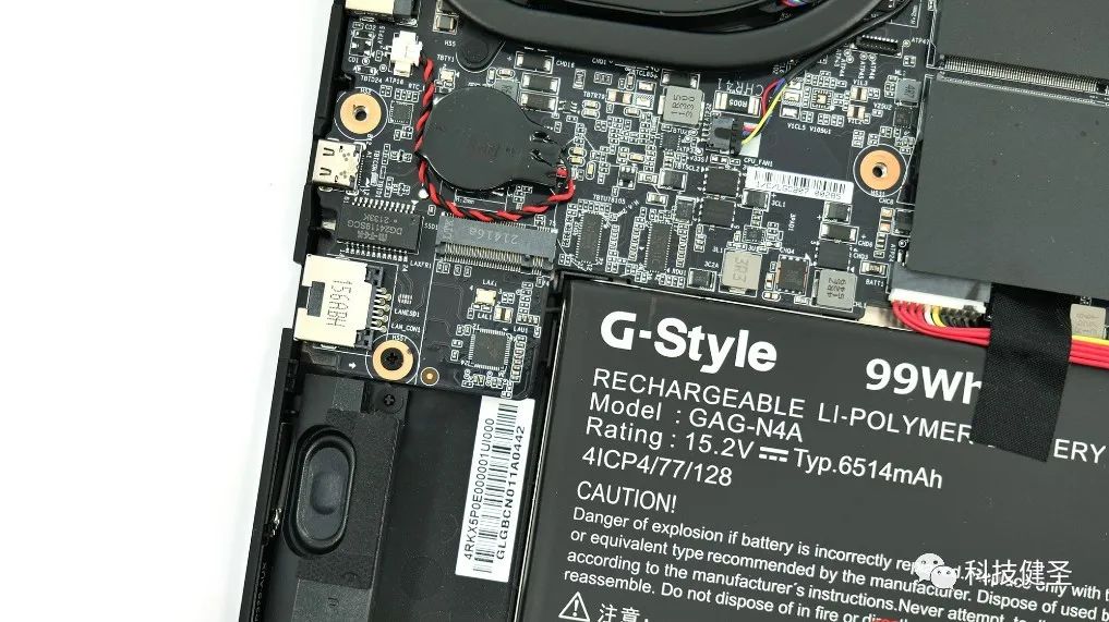 技嘉|USB数量少 功耗释放保守!技嘉AORUS 15是否值得选?