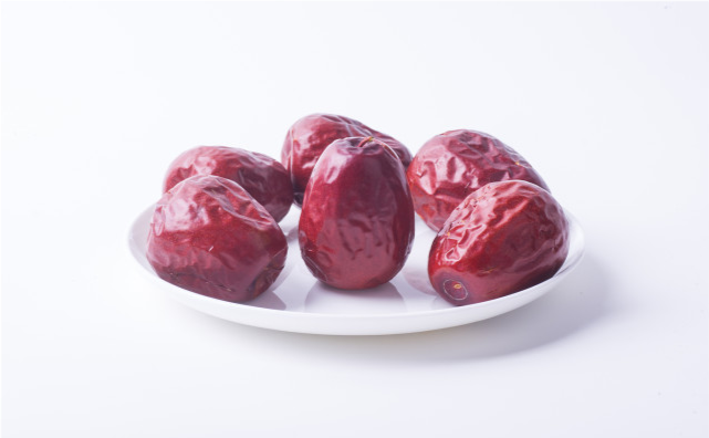 桃胶|建议30岁后的女人:平时坚持吃6种食物,或许比同龄人“老得慢”