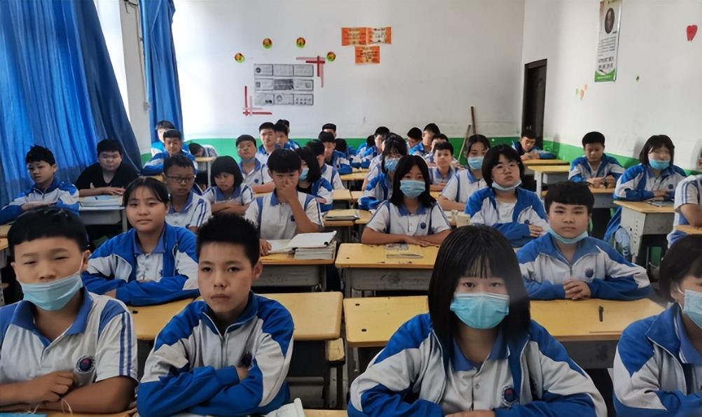 金针菇|中学生“发型”还有标准？男生彰显帅气阳光，女生却有些不忍直视