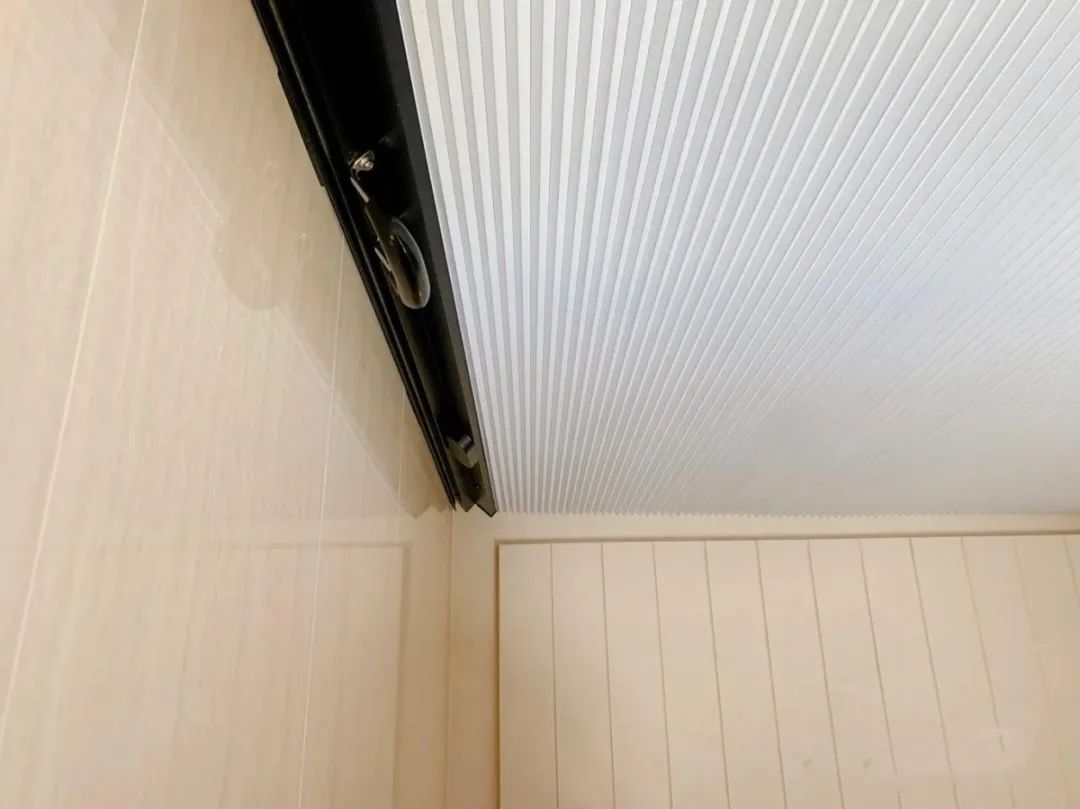 恕我直言,越小卫生间,越要重视干湿分离,靠一个隐形浴帘就够了