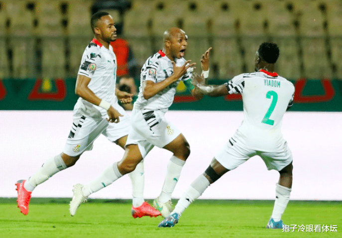 加納|88分鐘絕平！拒還球權(quán)還偷襲進(jìn)球 非洲杯釀多人揮拳混戰(zhàn)+紅牌