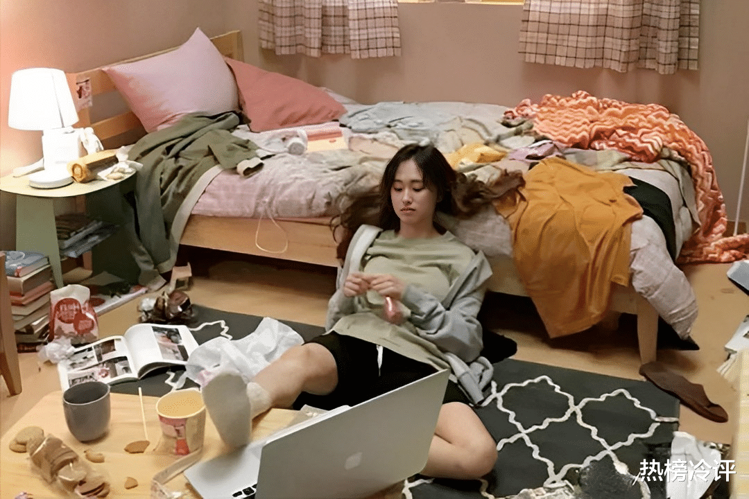 案例:女子称单身在新婚照下与第三人发生关系,因太邋遢引发悲剧