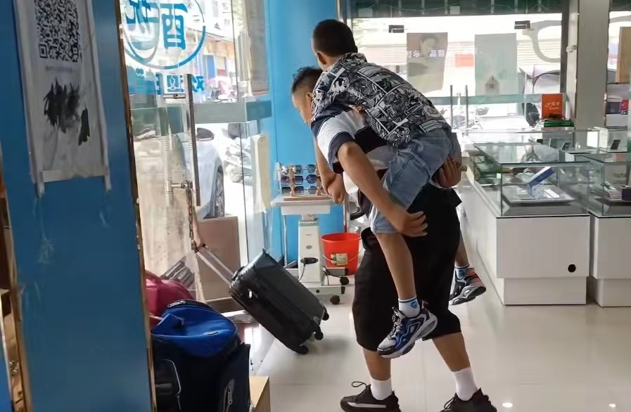 米奇|揪心！孙海洋发视频透露杜爸近况，评论区网友喊话小米奇早点回家