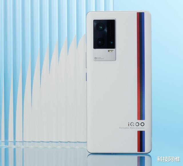 iqoo|从5499元跌至3699元,12GB+256GB+120W闪充,售价更亲民了