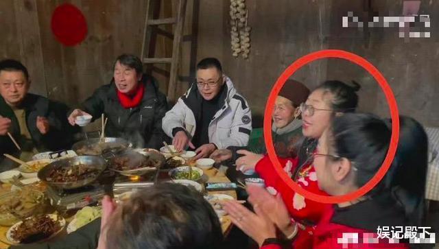 湘西|沈梦晨湘西老家曝光,像太姥姥辈住所,房子陈设老旧太吓人!