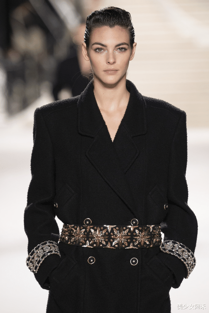 老佛爷 老佛爷离世前“最后一位灵感缪斯”曝光:雌雄同体,男女通吃!这是人类可以拥有的美貌吗?