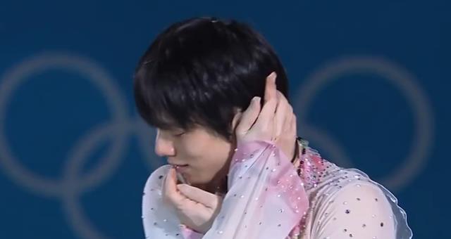 羽生结弦|人气高，羽生结弦登场，现场欢呼，惊艳演出，真有王者气质