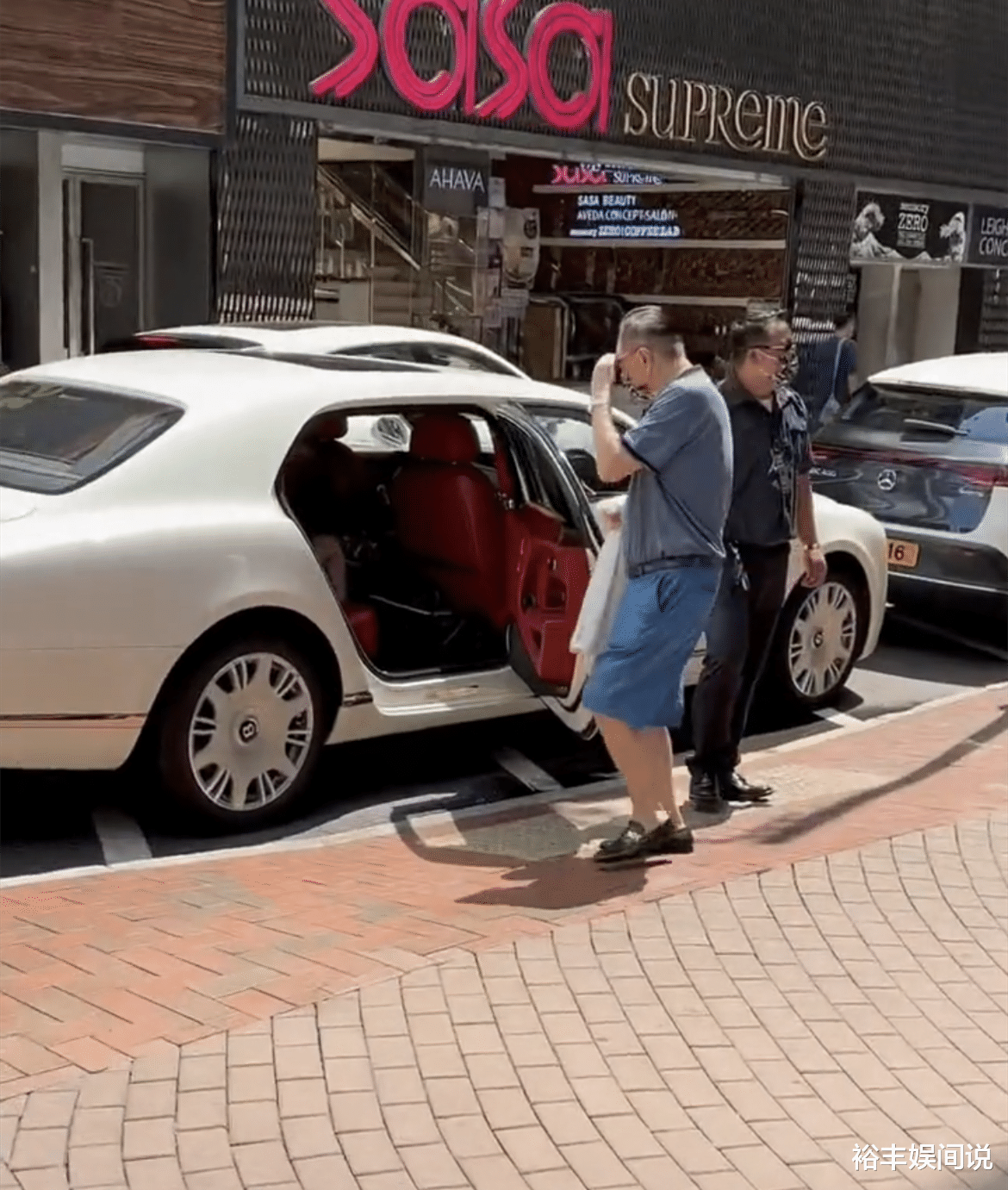 |85岁赵世增现身街头！身边又换貌美女子，一生未婚女友却多不胜数