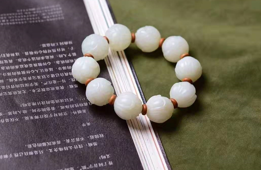 |白色的玉是什么玉？很多人以为是和田玉