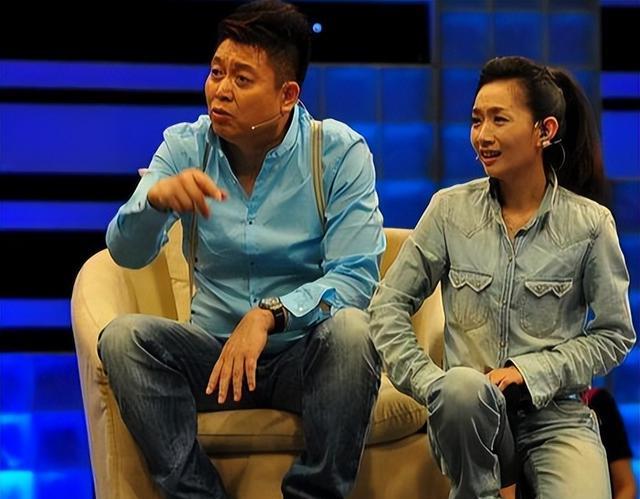 王芳|主持人王芳豪宅内包水饺,一家5口分工明确,大15岁教授丈夫缺席