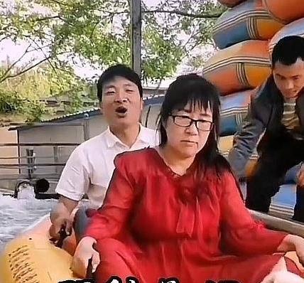 余秀华|为了迅速蹿红,鱿鱼才子公然地追求余秀华,其心可诛