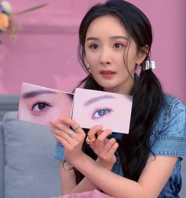 杨幂|杨幂直播看眼睛猜明星，听到“二字古装美男”下意识说出肖战名字