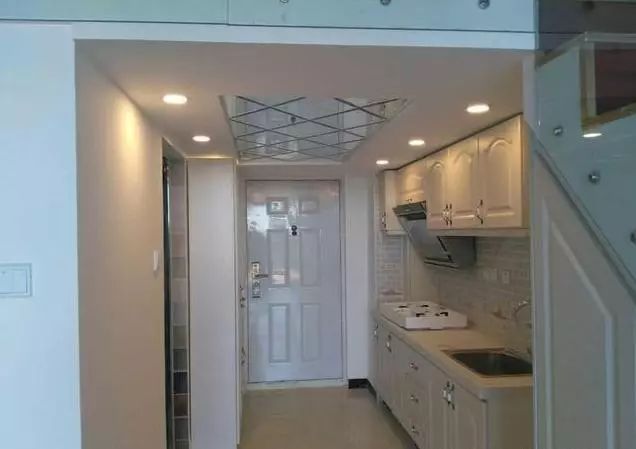 晒晒婆婆装修的婚房,只有45平米大,一进门就是厨房