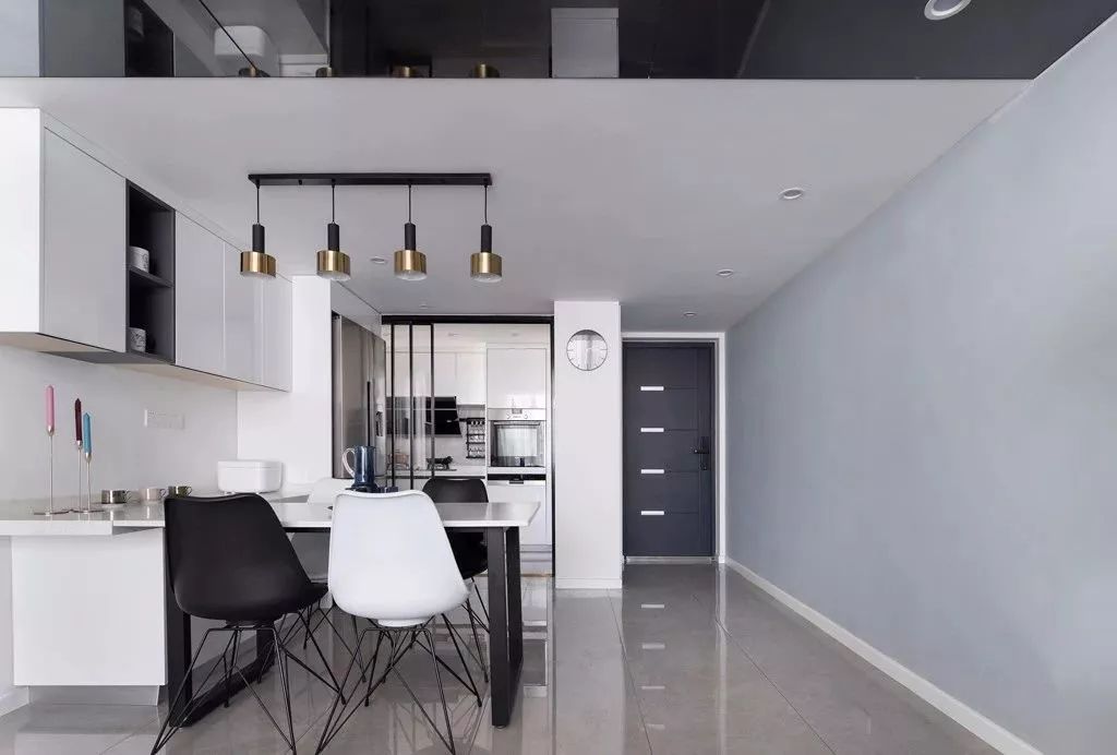 106平的复式大宅，以现代简洁为底，加入时尚的软装