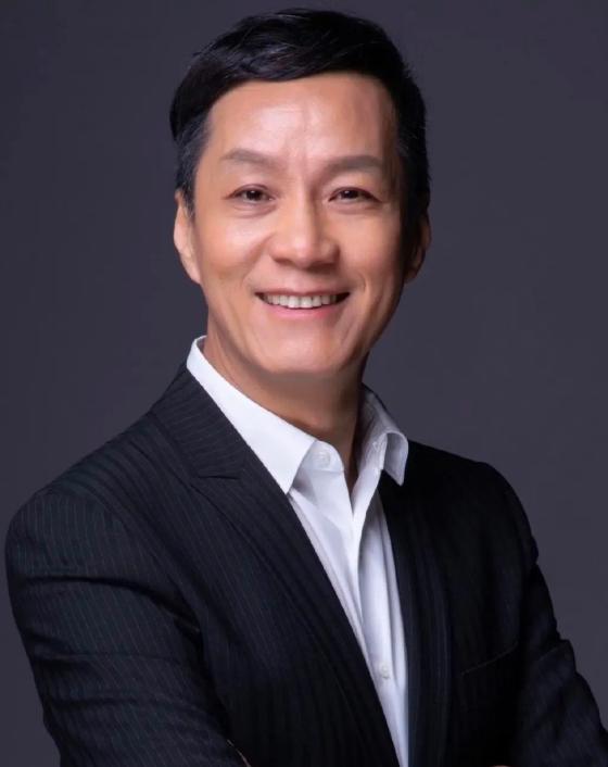 冯远征|60岁冯远征就任人艺第五位院长,网络热评:德艺双馨,实至名归!