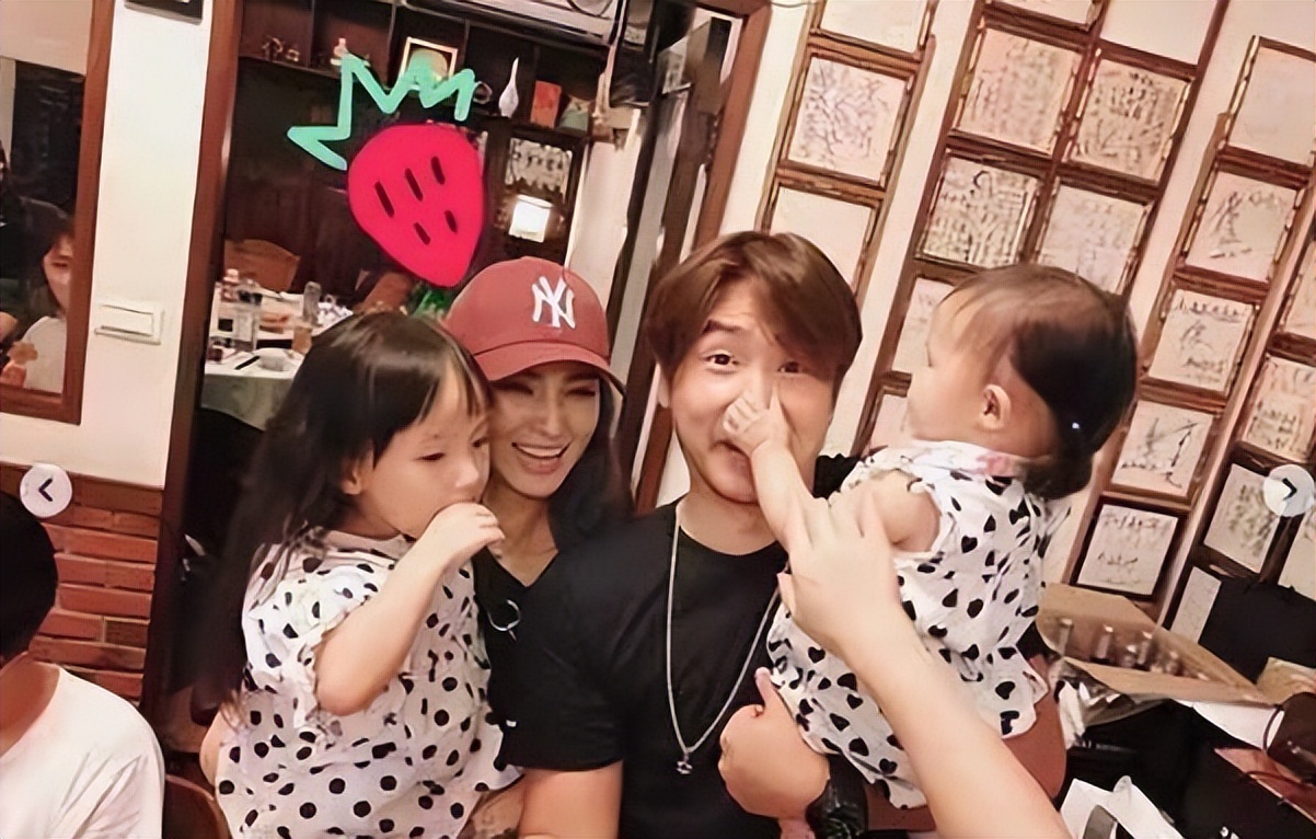 欧弟|欧弟和郑云灿离婚1年后，他直播带货养女儿，她却勾搭上了小鲜肉