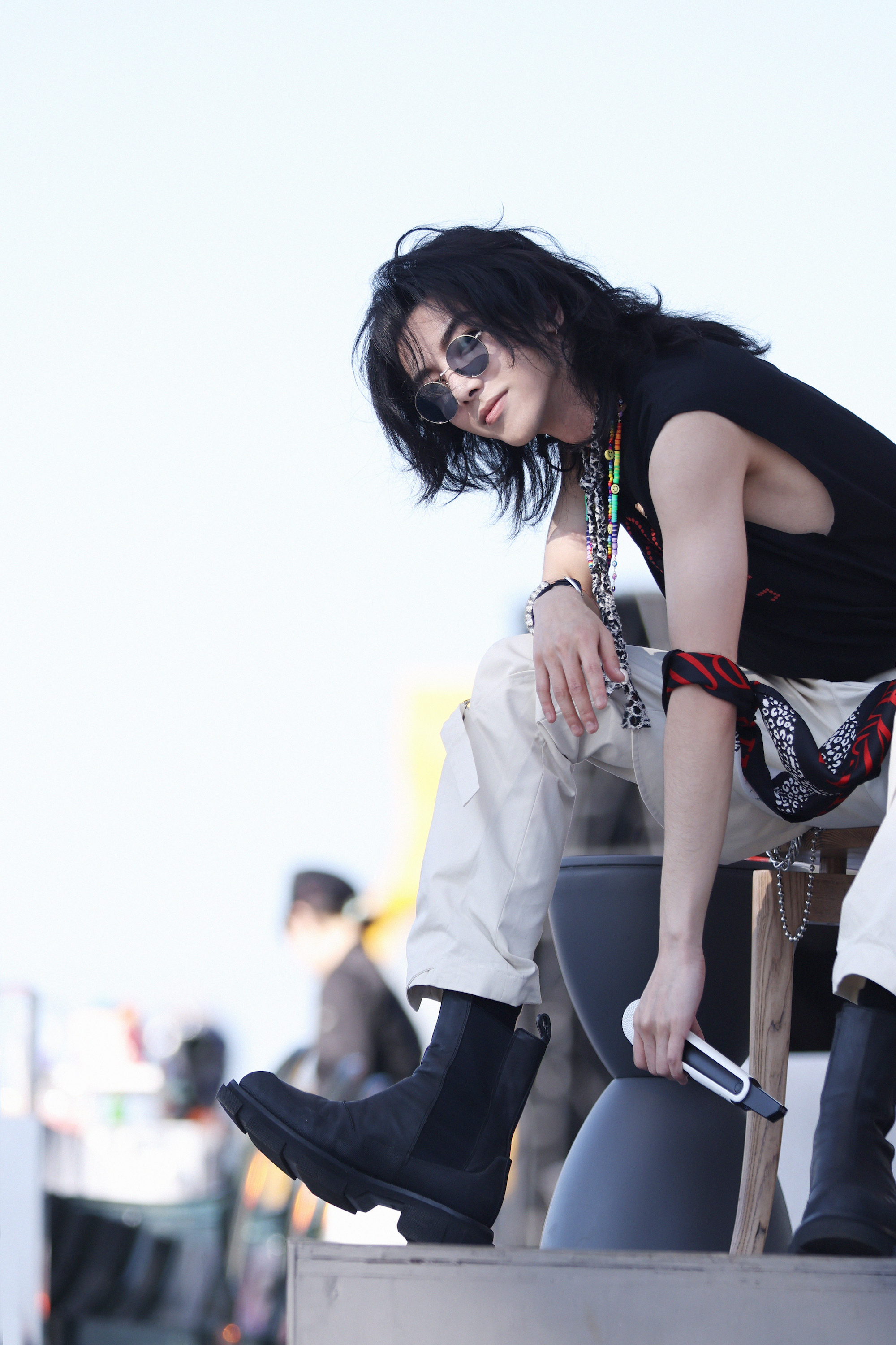 华晨宇|新年伊始，知名眼镜品牌预告全球代言人华晨宇，歌王第四个全球代