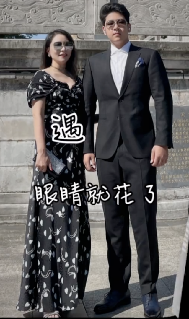 郭涛|54岁郭涛教爱女跳舞，10岁郭懿文一脸嫌弃状，父女俩同框似饼印