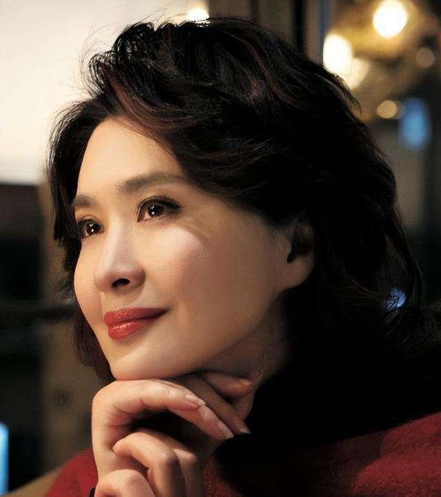 尤小刚|尤小刚：妻子一任比一任小，3婚妻子小他30岁，不结没有爱情的婚