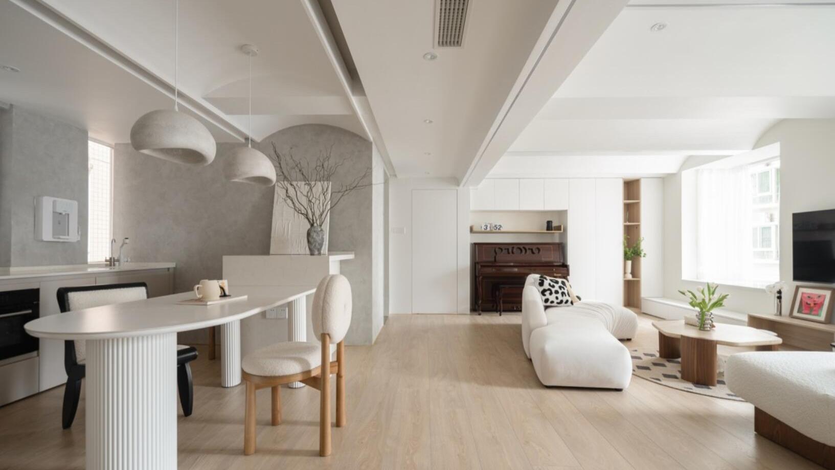 如果家里客厅大，建议做弧形吊顶，看她119㎡家，大气极了