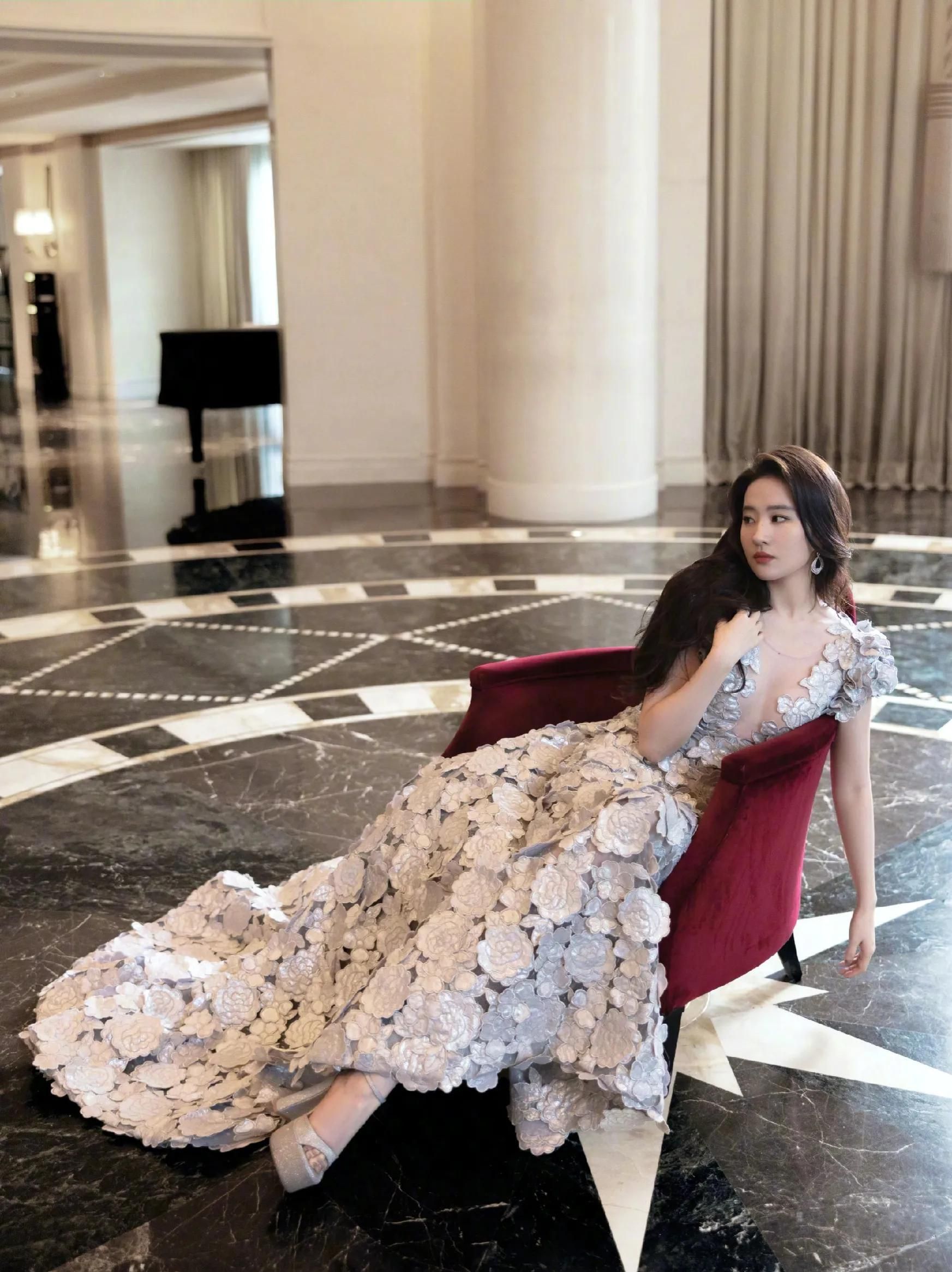 刘亦菲|刘亦菲12宫格照片如仙女下凡,惊艳广大网友