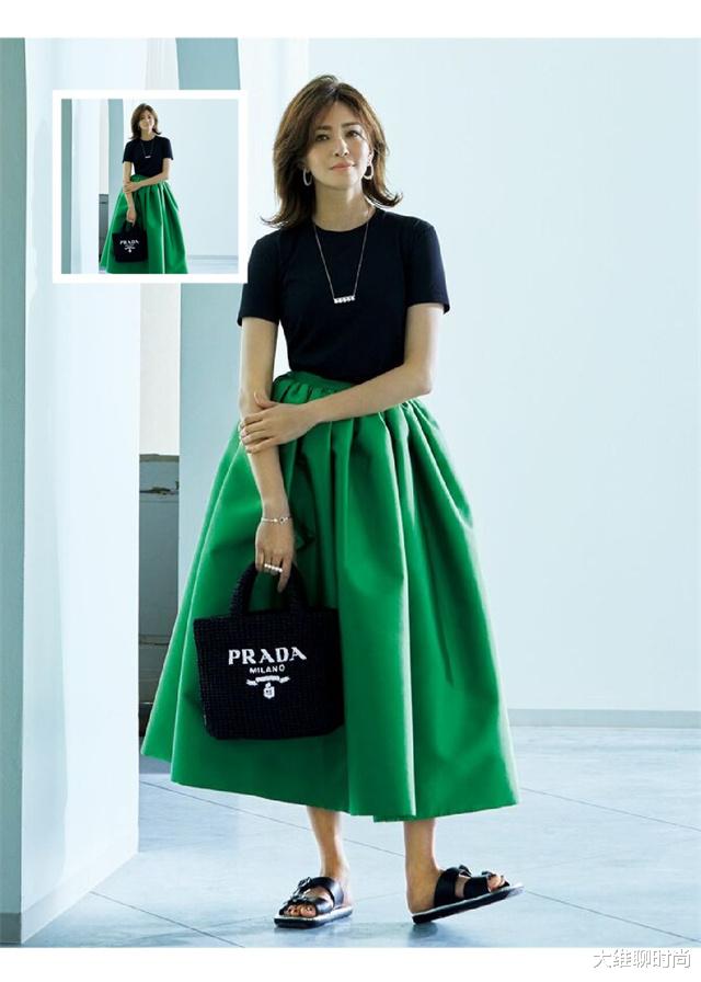 日本7月某杂志时尚穿搭排名，彩裙上榜虽不少，夺冠还是白与黑