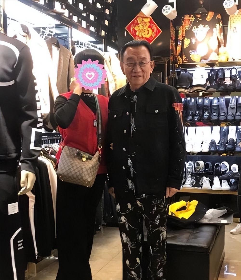 郭德纲|侯大师难解昔日怨恨屡屡挑衅,郭德纲穿戏袍唱《贱骨头》予以回应