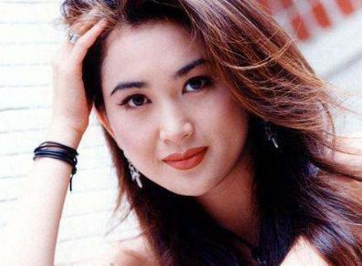 杨幂|年过半百还在装嫩的六位女星，美颜年轻30岁，生图却变老奶奶