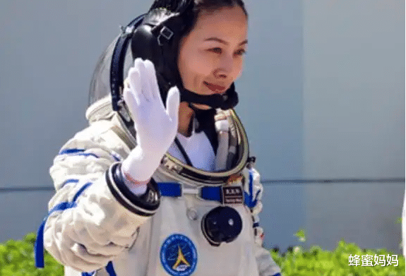 王亚平|中国最美女宇航员王亚平，颜值履历双在线，这才是最值得追的星